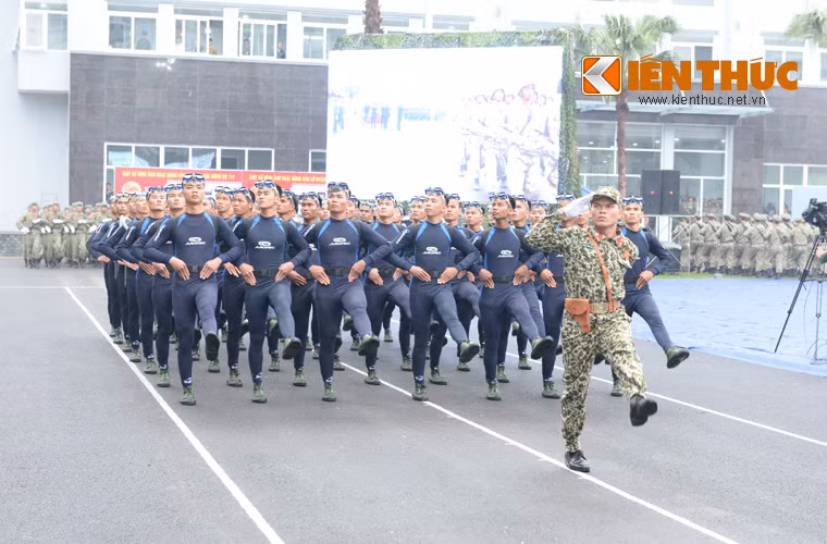 Với những chiến công và thành thành tích đặc biệt xuất sắc lập được, 2 lần Binh chủng Đặc cụng vinh dự được Đảng, Nhà nước phong tặng Danh hiệu “Đơn vị Anh hựng Lực lượng vũ trang nhân dân” và 16 chữ vàng truyền thống: “Đặc biệt tinh nhuệ, anh dũng tuyệt vời - Mưu trí táo bạo, đánh hiểm thắng lớn”.