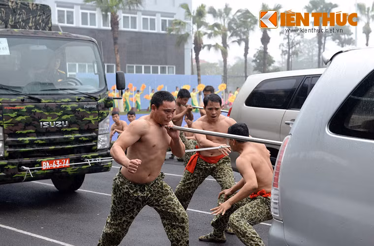 Những màn biểu diễn quyền, binh khí, khí công, đấu đối kháng của chiến sĩ đặc công đã thể hiện sự tinh nhuệ, dũng mãnh, xứng đáng với truyền thống 16 chữ vàng truyền thống: “Đặc biệt tinh nhuệ, anh dũng tuyệt vời, mưu trí táo bạo, đánh hiểm thắng lớn”.