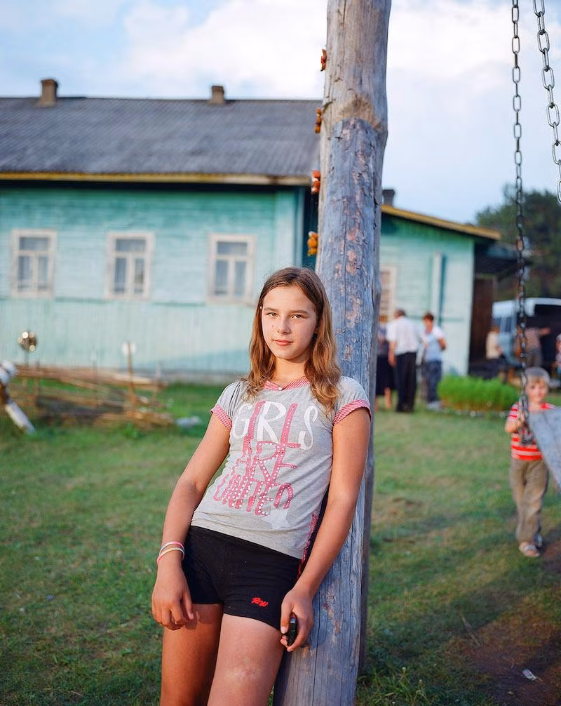 Nhưng họ vẫn hy vọng một ngày nào đó, ngôi làng sẽ xuất hiện những người đàn ông mạnh mẽ.