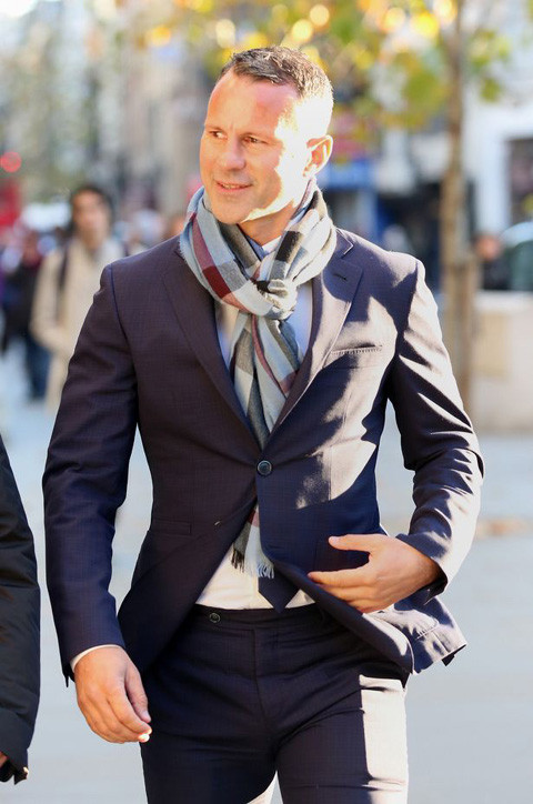 Ryan Giggs vui vẻ rời tòa án khi vụ tranh chấp tài sản ly hôn kết thúc