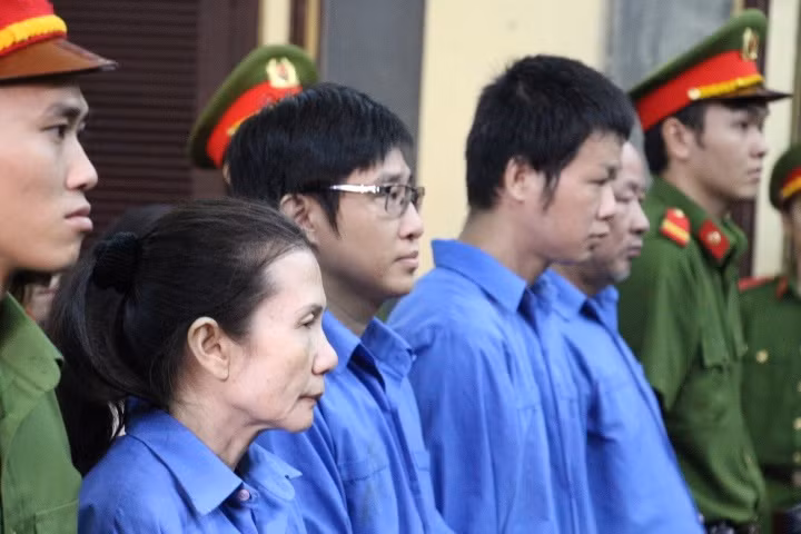 Giám đốc ngân hàng hầu toà