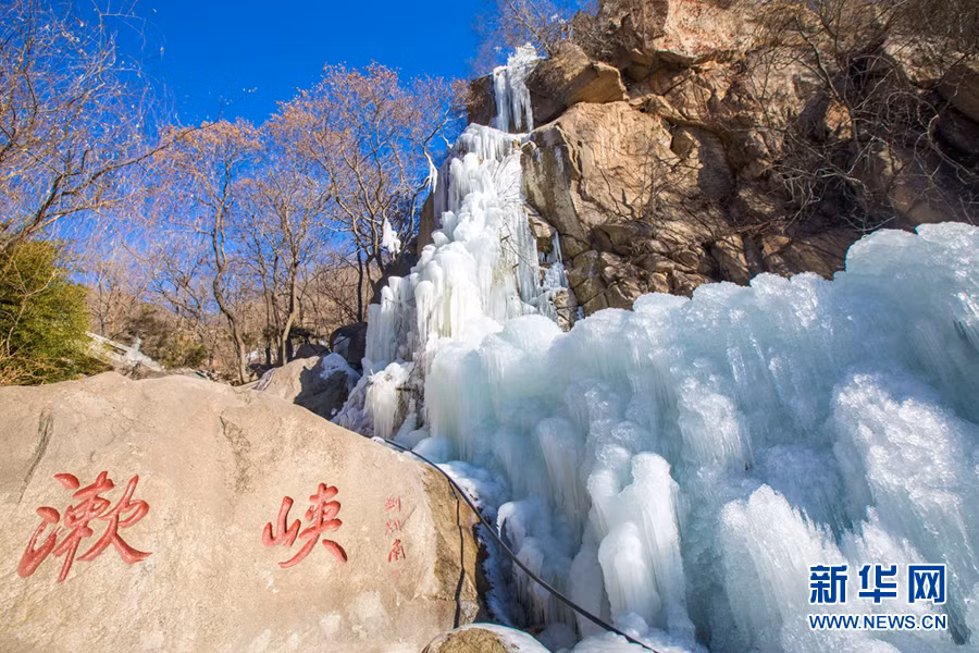 Rất nhiều du khách tới đây đã vô cùng thích thú trước cảnh tượng thiên nhiên kỳ thú này.