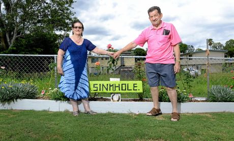 Tuy nhiên, 6 tháng sau khi chiếc hố đầu tiên được lấp, chiếc hố thứ hai lại tiếp tục xuất hiện khiến vợ chồng McKay hoảng sợ và các chuyên gia phải đau đầu.