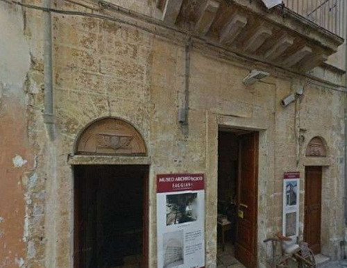 Nhà khảo cổ học Giovanni Greco cũng cho biết, di tích phía dưới nhà ông Luciano có rất nhiều nhiều hiện vật quan trọng, xuyên suốt chiều dài lịch sử của thành phố.