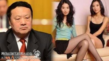 Ông Kim Đạo Minh cùng hai bồ nhí.