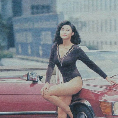 Thời trẻ, Thiệu Âm Âm sở hữu ngoại hình quyến rũ, gợi cảm, khiến nhiều người yêu thích.