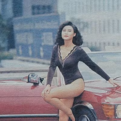 Thời trẻ, Thiệu Âm Âm sở hữu ngoại hình quyến rũ, gợi cảm, khiến nhiều người yêu thích.