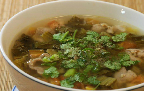 Thận dê: Thận dê hoặc tinh hoàn dê trong y học phương Đông được dùng như một vị thuốc bổ thận dương, giúp chữa trị vô sinh ở nam giới do thận dương hư. Có thể nấu thận dê với các loại thuốc bắc như câu kỷ tử, nhục thung dung, thố ty tử và ăn 2-3 lần mỗi tuần. 