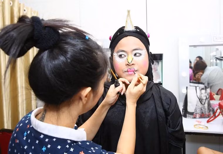 Câu chuyện “Ăn khế trả vàng” đã quá quen thuộc với khán giả nhưng với cách “cover” hoàn toàn mới, La Thành sẽ khiến ban giám khảo cười không ngớt với câu chuyện “ăn khế mà không chịu trả vàng” của anh .