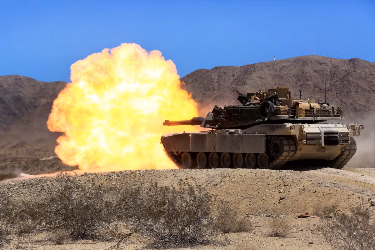 Mà mới đây nhất, chuyên gia phân tích quân sự Mỹ Franklin “Chuck” Spinney trong cuộc trả lời phỏng vấn Sputnik News cho rằng, Việt Nam không muốn và cũng không cần thiết mua xe tăng M1 Abrams do Mỹ sản xuất. Tại sao Việt Nam lại không cần một trong những siêu tăng hàng đầu thế giới?