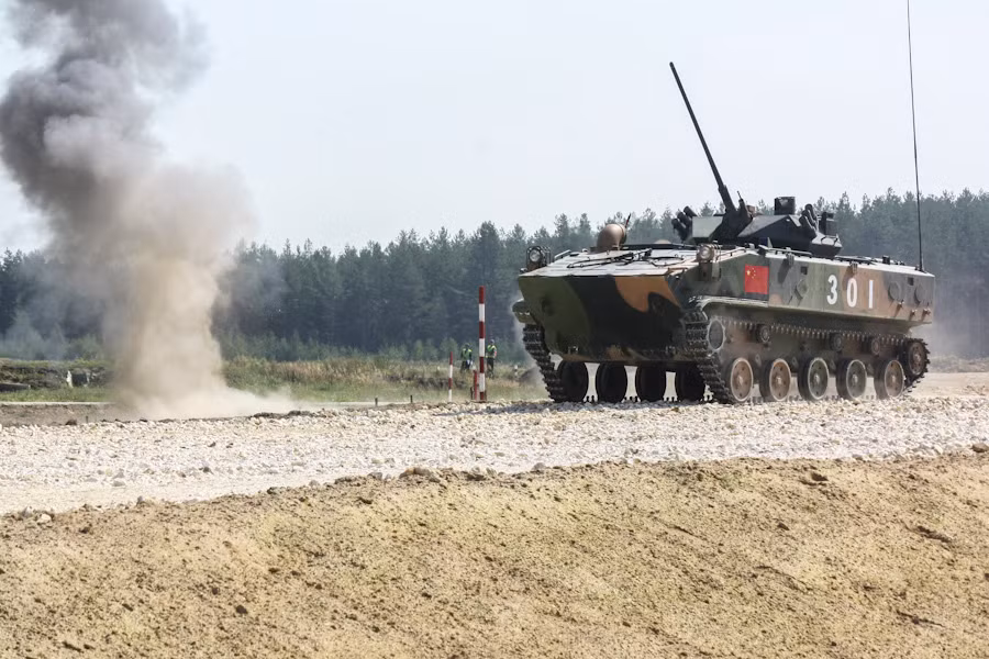 ZLC-2000 có trọng lượng khoảng 8 tấn, trang bị động cơ diesel không rõ mã lực nhưng cho tốc độ đến 68km/h, tầm hoạt động 600km.