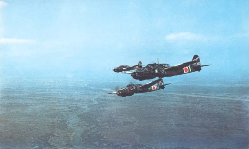 Ảnh màu hiếm phi đội chiến đấu cơ Nhật Bản hoạt động trên không.