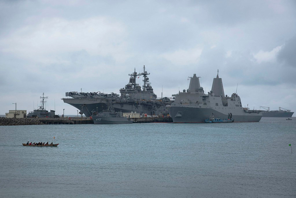 Soi sieu tau do bo My vua di qua eo bien Dai Loan-Hinh-3