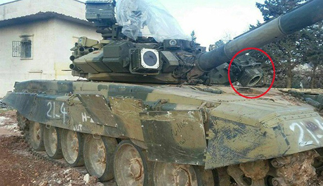 "Hiện chúng tôi đang có trong tay một chiếc xe tăng đời mới nhất của Nga là T-90A. Cỗ xe tăng này rất hiệu quả khi phục vụ công tác huấn luyện", đại diện quân đội Mỹ cho biết.