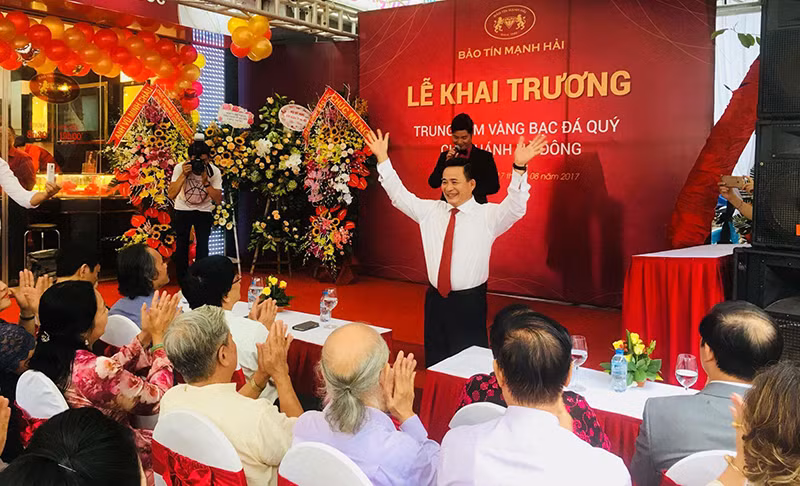 Trong chương trình hành động của mình ông Vũ Mạnh Hải cam kết: "Gắn bó chặt chẽ với cử tri nơi mình ứng cử, lắng nghe ý kiến, nguyện vọng của cử tri để phản ánh trung thực, kịp thời, đầy đủ tới diễn đàn HĐND TP, các cơ quan có thẩm quyền để giải quyết, trả lời các yêu cầu, kiến nghị và bảo vệ quyền và lợi ích hợp pháp của cử tri". 