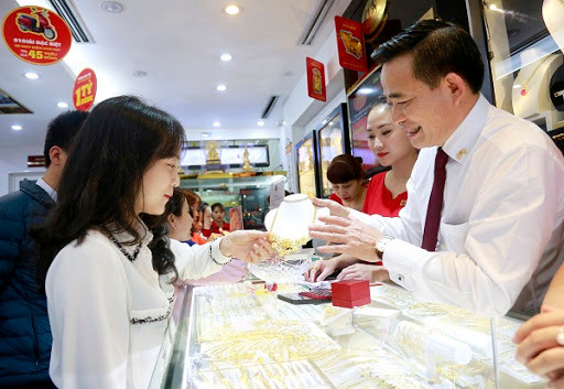 Đặc biệt, ông Hải cho biết, sẽ đẩy mạnh cải thiện môi trường đầu tư, ứng dụng khoa học công nghệ vào sản xuất, hỗ trợ đào tạo và nâng cao tay nghề, giải quyết việc làm cho người lao động, gắn với du lịch và xuất khẩu.