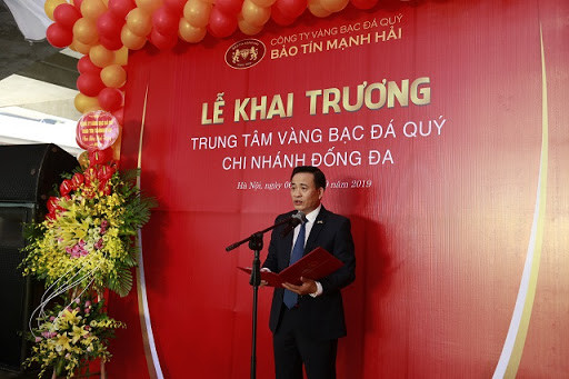 "Huy động các nguồn lực để xây dựng cơ sở hạ tầng theo hướng đồng bộ, hiện đại, trọng tâm là hệ thống giao thông, cấp thoát nước, xử lý ô nhiễm môi trường....Đẩy mạnh công tác phòng, chống tham nhũng, nâng cao hiệu quả của bộ máy chính quyền huyện nhằm phục vụ tốt đời sống của nhân dân...xứng đáng với sự tín nhiệm mà cử tri đã giao gửi" - ông Hải cho biết thêm. 