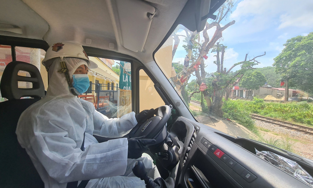 Lên xe làm nhiệm vụ. 