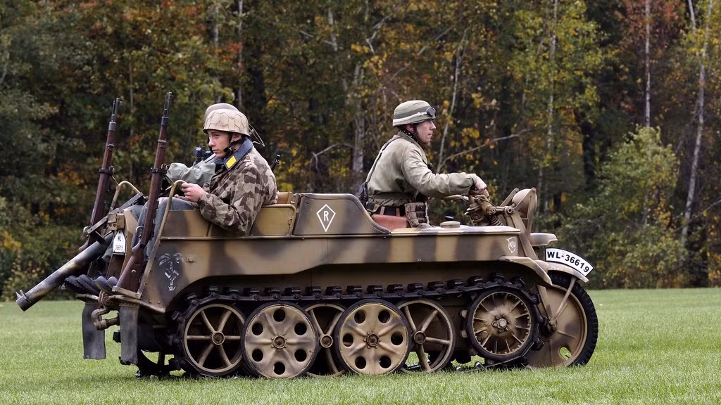 Hơn 70 năm đã trôi qua nhưng một số chiếc SdKfz 2 vẫn còn mới tinh, như vừa được xuất xưởng. Những chiếc xe còn hoạt động tốt thường được trưng dụng cho mục đích đóng phim và các hoạt động giải trí khác. Ảnh: Flickr