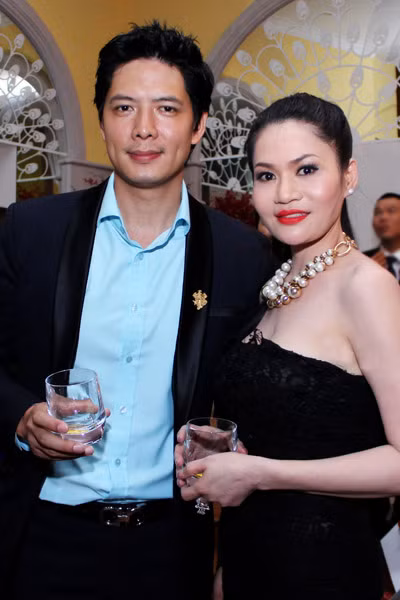 Không những vậy, nữ đại gia này lại gây sốc khi mạnh tay cho đập tan căn nhà 137 tỷ đồng trên con phố “vàng” của Thủ đô, vốn là món quà cưới bà dành cho con trai và con dâu, chỉ vì…phong thủy không tốt. Ảnh: Internet.