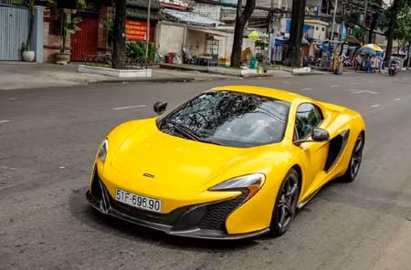 Với sự góp mặt của bộ ba BMW i8, Lamborghini Huracan và Ferrari F12 Berlinetta, dàn xế "khủng" của đại gia Phan Thành dự đoán có tổng trị giá lên đến gần 100 tỷ Đồng. Ảnh: 2 Sao.