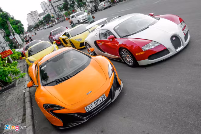  3. Minh "nhựa" Chỉ bằng hình ảnh Bugati Veyron độc nhất vô nhị ở Việt Nam, người ta ngay lập tức nhận ra garage xe kia là của Phạm Trần Nhật Minh (SN 1983), còn được biết đến với biệt danh "Minh Nhựa". ẢNh: Zing.