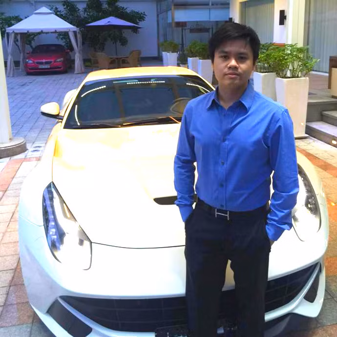 Có thông tin cho rằng Phan Thành chính là người thừa kế đầu tiên của đại gia Phan Quang Chất - ông chủ của trung tâm thương mại lớn tại TP.HCM là Saigon Square, đồng sở hữu các doanh nghiệp khủng như: Saigon Ford, công ty CP Vật tư Bến Thành, Công ty du lịch Bến Thành Non Nước,... cùng nhiều dự án bất động sản và thương mại khác khắp các thành phố lớn miền Đông Nam bộ. Ảnh: FBCN.