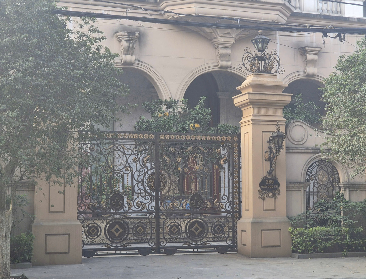 Theo chị Hương, phường Vinh Tân , TP Vinh (Nghệ An), sau khi bị khám xét, nhà bà Chu Thị Thành luôn đóng cửa. Khám xét khoảng vài tiếng thì lực lượng chức năng rời đi, nhà không bị niêm phong. Buổi tối vẫn sáng đèn và có người sinh hoạt trong nhà.