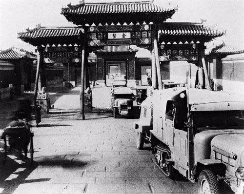 Các xe ô tô Pháp hiện diện ở kinh thành Bắc Kinh. Ảnh news.china.com