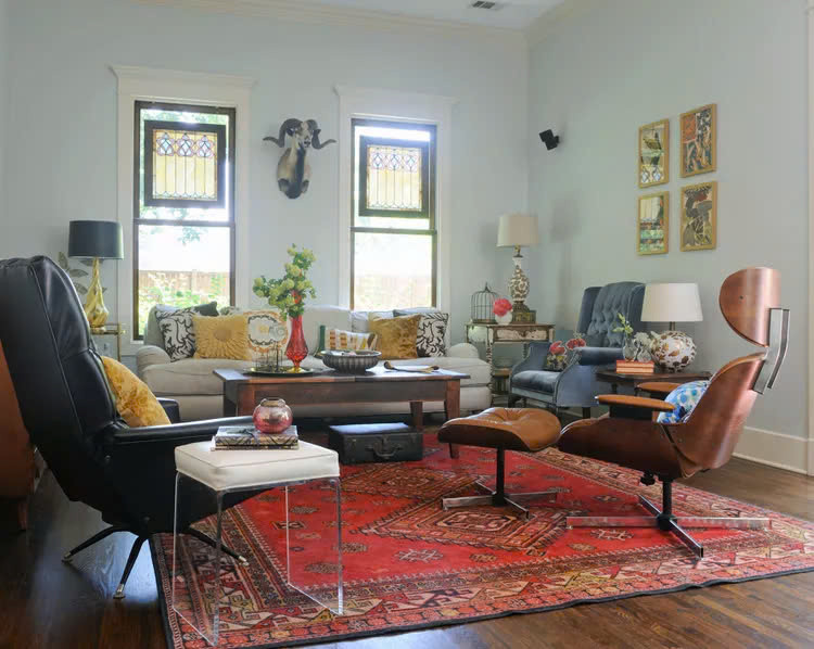 Dán/đính/treo kính màu có kích thước nhỏ hơn lên cửa sổ cũ để trông như thể chúng nằm gọn bên trong cửa sổ ban đầu. Phương án này giúp bạn không tác động vào cửa sổ cũ, không cần nhiều thiết bị hay nhờ thợ chuyên nghiệp trợ giúp.