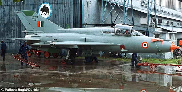 Chiếc máy bay MiG-21 gặp nạn vào ngày hôm qua là do Ấn Độ tự sản xuất theo giấy phép thiết kế phiên bản máy bay tiêm kích - huấn luyện 2 chỗ ngồi MiG-21UM của Liên Xô. Phiên bản Ấn Độ sản xuất được định danh là Type 69.