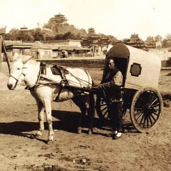 Một người kéo xe ngựa ở Trung Quốc thời xưa.