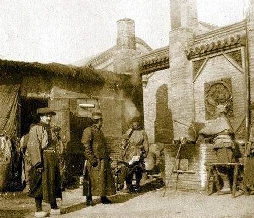 Quan triều đại nhà Thanh thời đó.