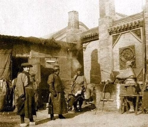 Quan triều đại nhà Thanh thời đó.