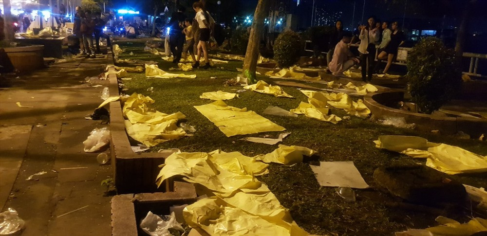 Rac thai sau ban phao hoa giao thua duoc xu ly ngay trong dem-Hinh-2