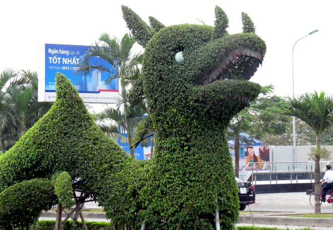 Cư dân mạng và người dân đưa hình ảnh mô hình rồng ở đường Lê Hồng Phong với những lời lẽ châm biếm như mình rồng đầu pikachu, giống giun đất... Xem thêm video: Độc đáo "đàn chuột quất" bonsai. Nguồn: VTC 14.
