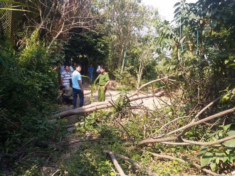 Dai uy CA no sung truong ga gay chet nguoi o My Tho: bi khoi to co xac dang?