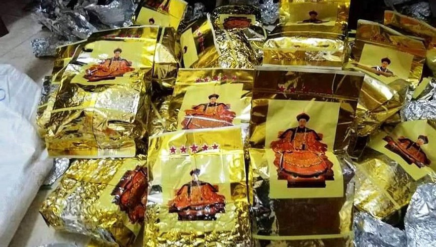 Tại hiện trường, CQĐT phát hiện thu giữ 60 chiếc loa thùng, bên trong chứa 580 kg ma túy đá và 40 bánh heroin. 