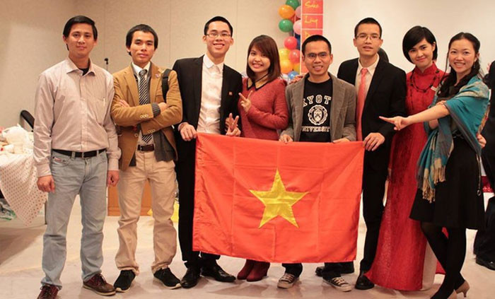 Noi niem du hoc sinh don Tet xu nguoi