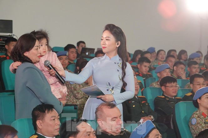 Xuc dong tam su nguoi linh mu noi xanh va hau phuong ngay Tet-Hinh-2