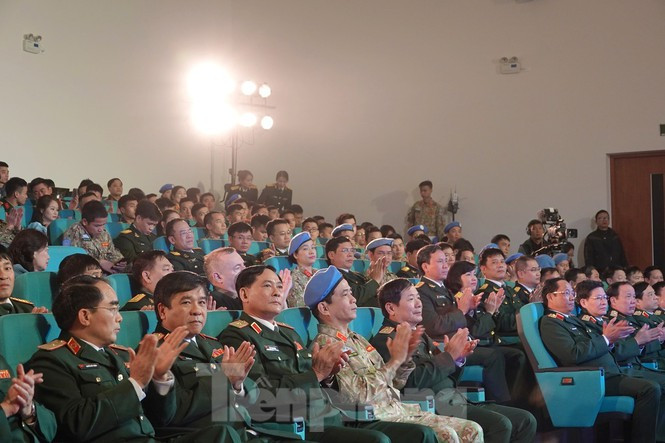 Xuc dong tam su nguoi linh mu noi xanh va hau phuong ngay Tet-Hinh-7