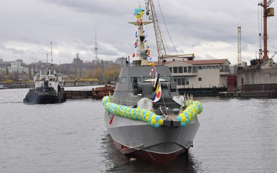 Vũ khí nguyên bản tàu pháo tuần tra lớp Gyurza-M bao gồm 2 module tác chiến từ xa BM-5M.01 Katran-M, mỗi bệ pháo như vậy kết hợp 1 pháo bắn nhanh ZTM-1 cỡ 30 mm và 1 súng máy KT đồng trục cỡ 7,62 mm.