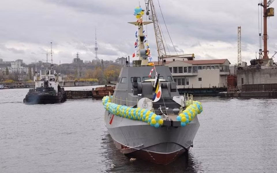 Vũ khí nguyên bản tàu pháo tuần tra lớp Gyurza-M bao gồm 2 module tác chiến từ xa BM-5M.01 Katran-M, mỗi bệ pháo như vậy kết hợp 1 pháo bắn nhanh ZTM-1 cỡ 30 mm và 1 súng máy KT đồng trục cỡ 7,62 mm.