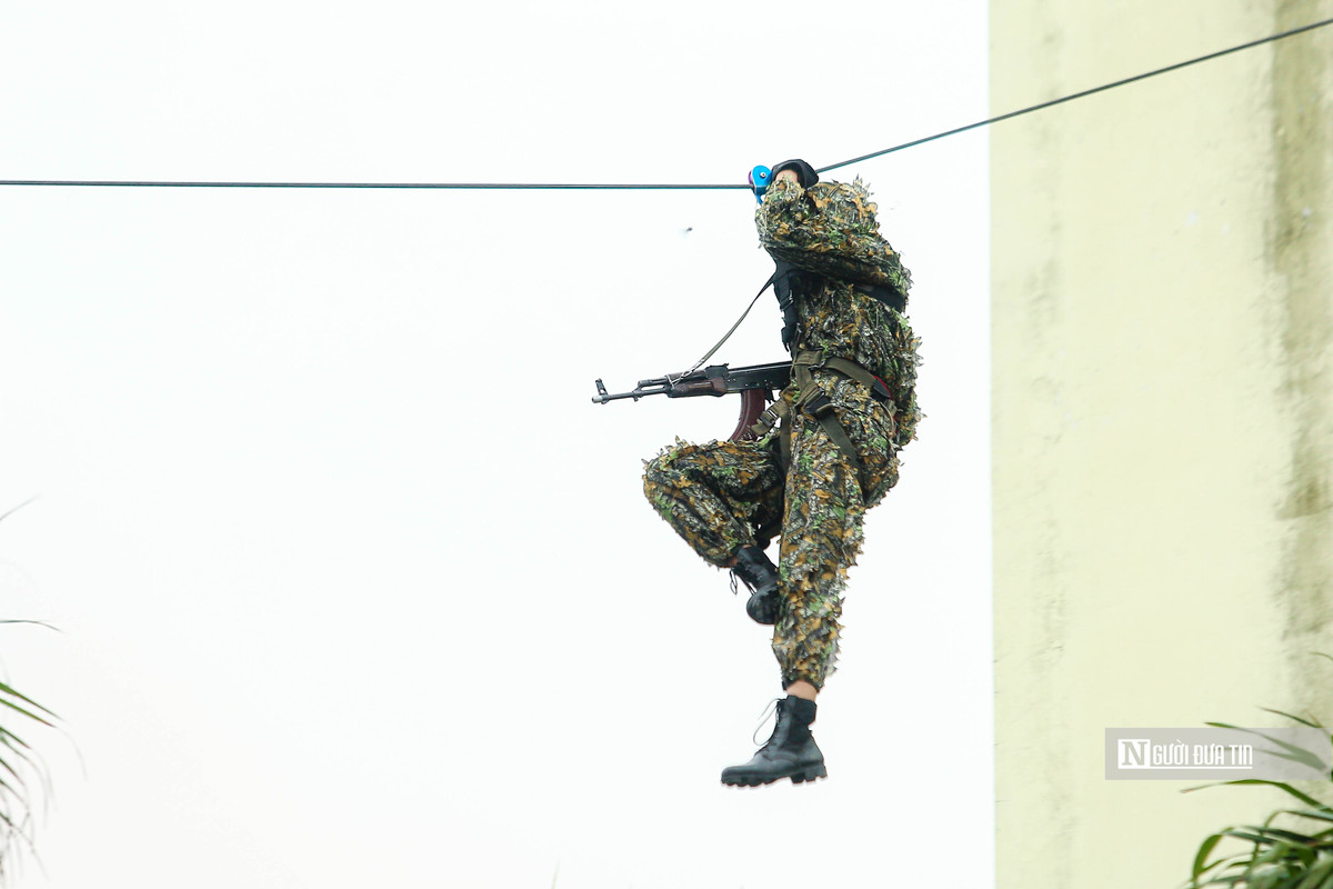 Khi thực hiện, các chiến sĩ luôn phải đảm bảo nguyên tắc kiên quyết, chủ động, mưu trí... đặc biệt phải tạo bất ngờ, linh hoạt và nhanh nhẹn chính xác.