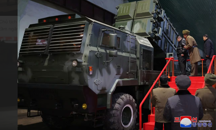 Trong khi đó, người phát ngôn Hội đồng An ninh Quốc gia Mỹ John Kirby cũng cho biết, sau báo cáo ban đầu về việc Nga sử dụng tên lửa đạn đạo vào ngày 30/12 và ngày 2/1, Nga đã bắn thêm nhiều loại vũ khí như vậy vào Ukraine, trong đó có một quả rơi xuống Kharkov. Ảnh: Reuters.