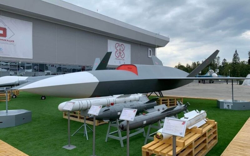 Theo Russia Beyond, một trong những khả năng nổi bật nhất của Grom chính là trở thành chỉ huy của một bầy UAV tấn công cảm tử. Một chiếc Grom có thể kiểm soát được 10 UAV khác trong các nhiệm vụ trinh sát và tác chiến.