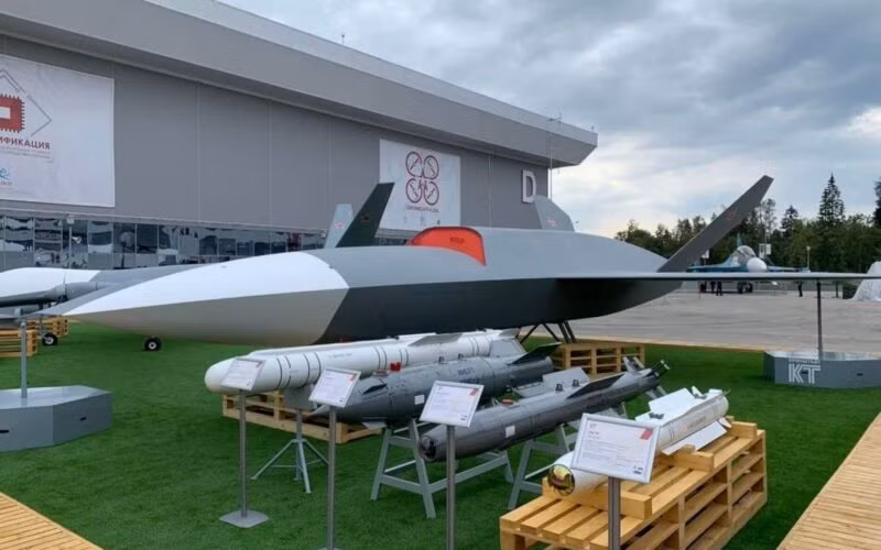 Theo Russia Beyond, một trong những khả năng nổi bật nhất của Grom chính là trở thành chỉ huy của một bầy UAV tấn công cảm tử. Một chiếc Grom có thể kiểm soát được 10 UAV khác trong các nhiệm vụ trinh sát và tác chiến.