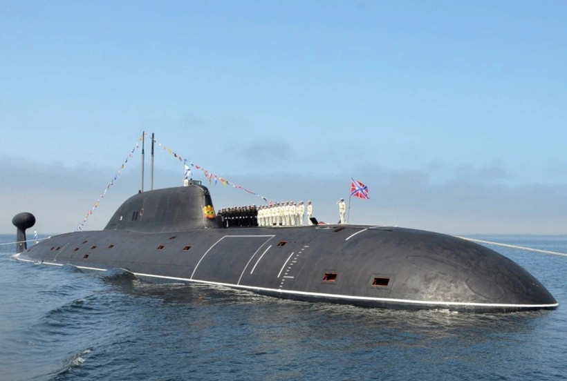 Belgorod có thể thực hiện nhiều nhiệm vụ khác nhau như tấn công hạt nhân, nghiên cứu, thử nghiệm thiết bị nghiên cứu mới, và cứu hộ cứu nạn. Tàu ngầm này đã thực hiện thành công một loạt vụ phóng thử nghiệm ngư lôi Poseidon vào tháng 1 năm ngoái. Các cuộc thử nghiệm đã chứng minh được hiệu suất của tàu ngầm ở các độ sâu khác nhau. Ảnh: Sputnik.