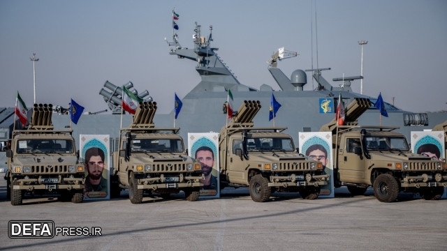 Hiện thông tin chi tiết về thông số kỹ thuật của con tàu vẫn chưa được tiết lộ. Tuy nhiên, trong bài phát biểu của mình, Tư lệnh Hải quân Alireza Tangsiri cũng hé lộ một số đặc điểm về tàu hộ tống lớp Abu Mahdi al-Muhandis mới, mô tả nó là tàu chiến được thiết kế và sản xuất trong nước với các công nghệ tránh radar tinh vi. Tàu Abu Mahdi sử dụng bốn hệ thống động cơ tự chế. Ảnh Defapress.ir.