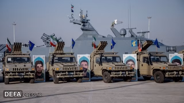 Hiện thông tin chi tiết về thông số kỹ thuật của con tàu vẫn chưa được tiết lộ. Tuy nhiên, trong bài phát biểu của mình, Tư lệnh Hải quân Alireza Tangsiri cũng hé lộ một số đặc điểm về tàu hộ tống lớp Abu Mahdi al-Muhandis mới, mô tả nó là tàu chiến được thiết kế và sản xuất trong nước với các công nghệ tránh radar tinh vi. Tàu Abu Mahdi sử dụng bốn hệ thống động cơ tự chế. Ảnh Defapress.ir.